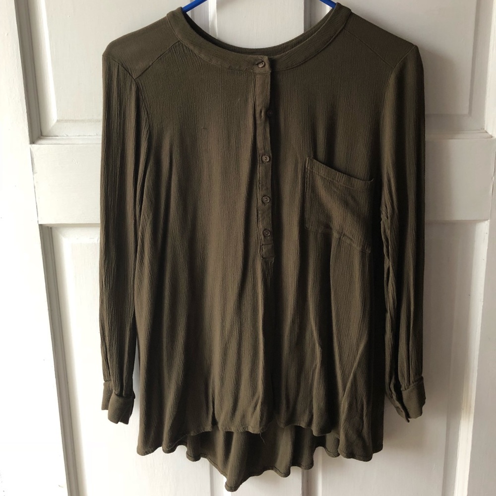 Olive green long sleeve peasant shirt 🍭